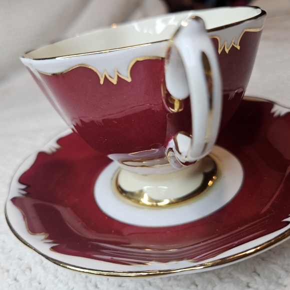 Royal Albert Crown Bone England China Teacup Saucer BURGUNDY White Gold Trim - Picture 13 of 16